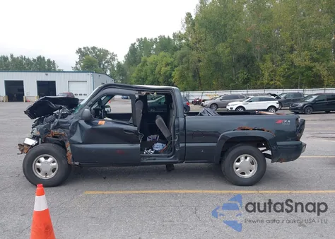 2003 GMC Sierra 1500 Sle z USA, uszkodzony, nr VIN 1GTEK19V53E376057